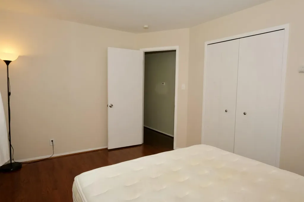23270 Meadowlark Street Oak Park City MI 48237