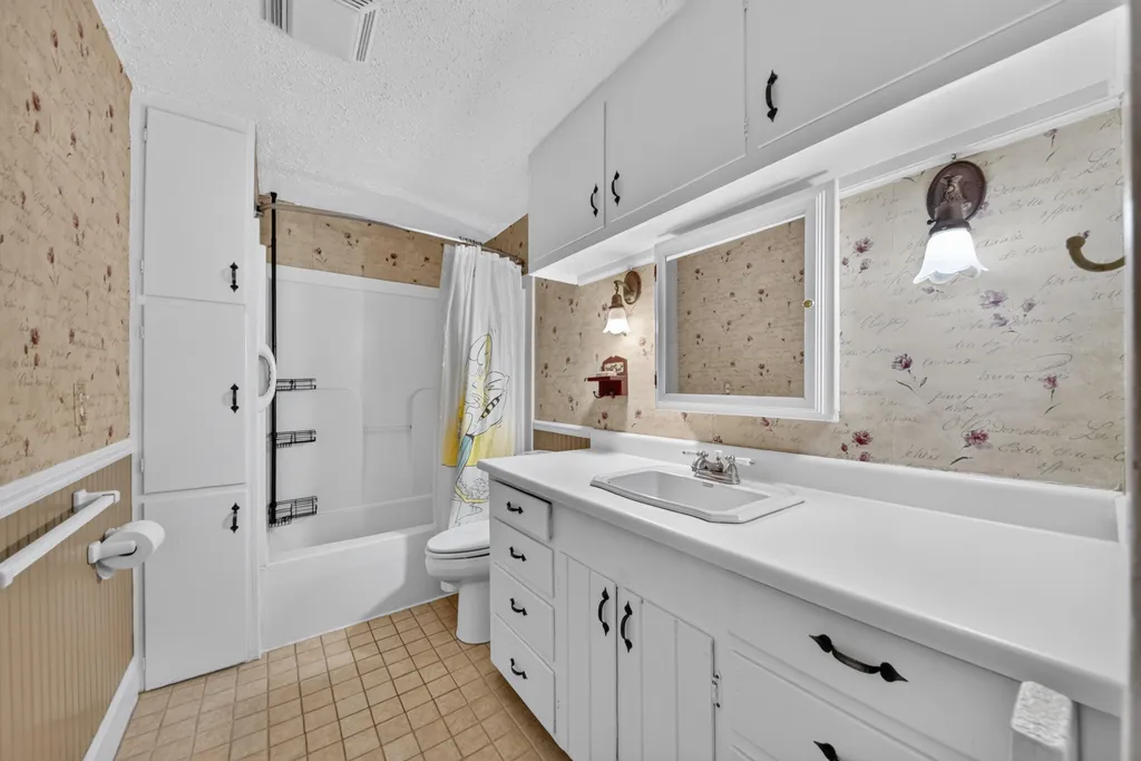 15610 Arnold Road Unadilla Township MI 48137