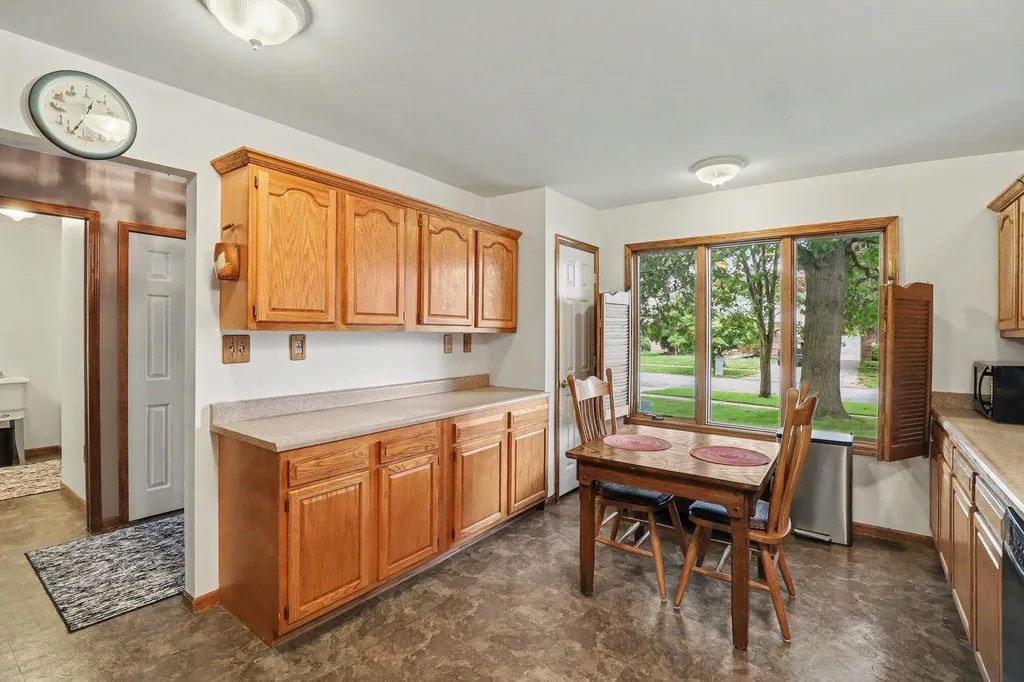 9295 Stonehouse Avenue Livonia City MI 48150
