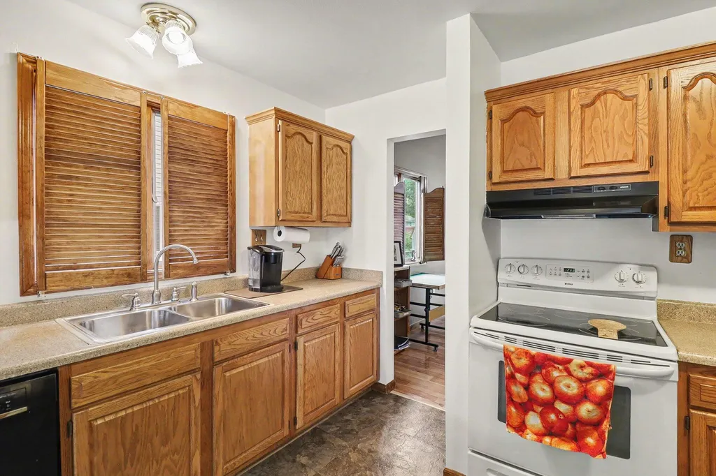 9295 Stonehouse Avenue Livonia City MI 48150