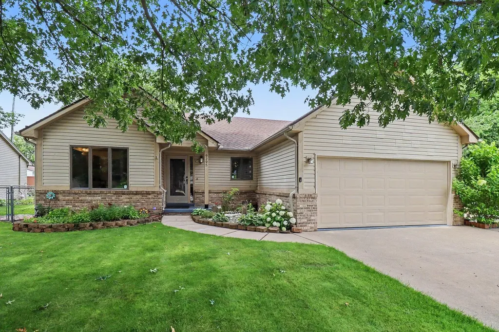 9295 Stonehouse Avenue Livonia City MI 48150