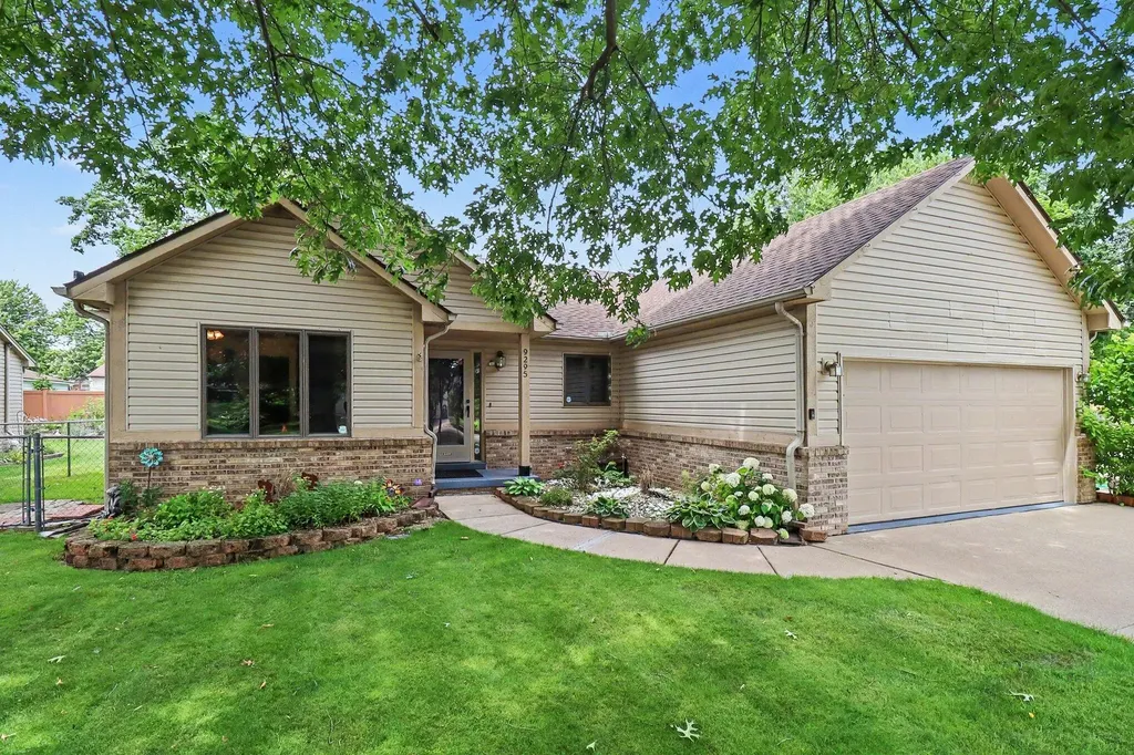 9295 Stonehouse Avenue Livonia City MI 48150