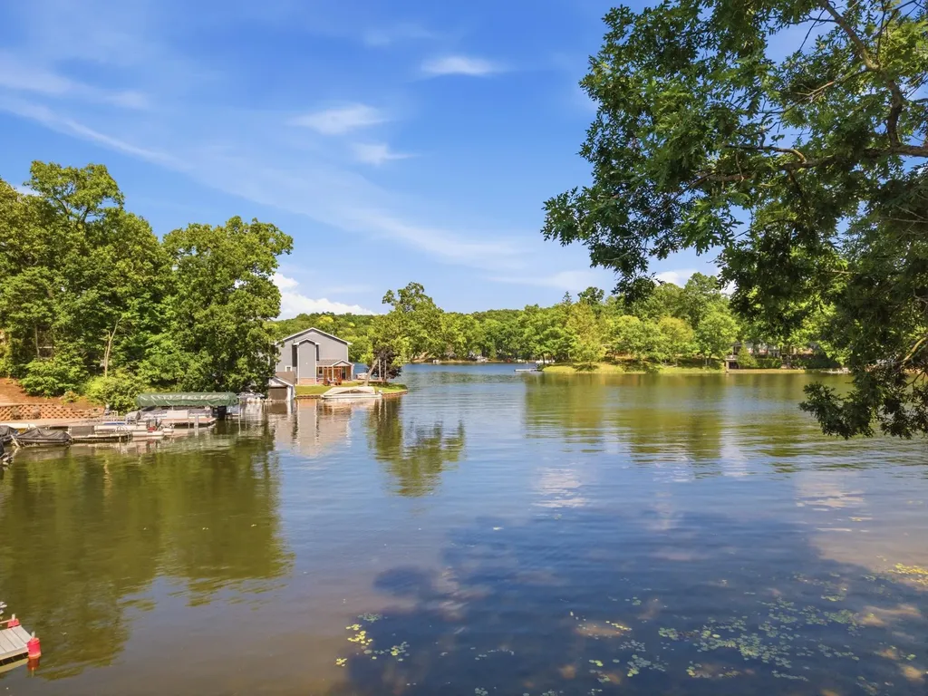 11881 Westshore Drive Putnam Township MI 48169