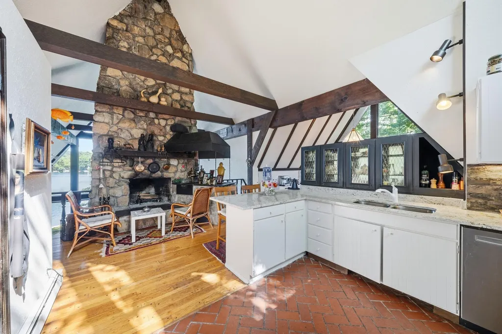11881 Westshore Drive Putnam Township MI 48169