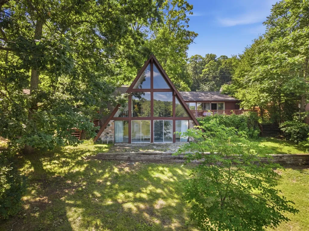11881 Westshore Drive Putnam Township MI 48169