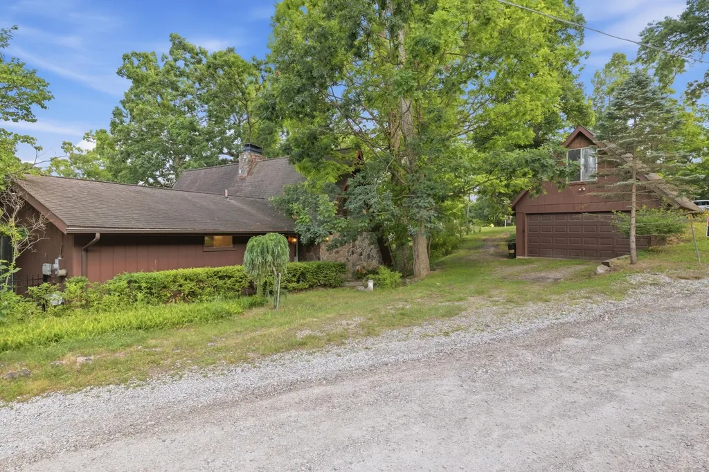 11881 Westshore Drive Putnam Township MI 48169