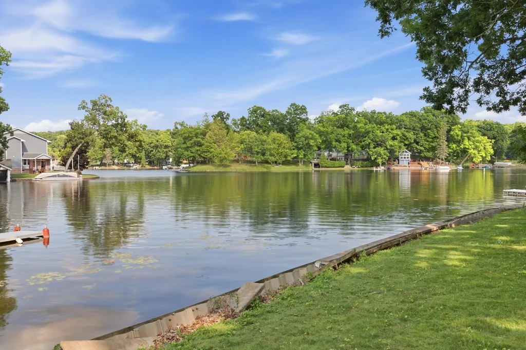 11881 Westshore Drive Putnam Township MI 48169