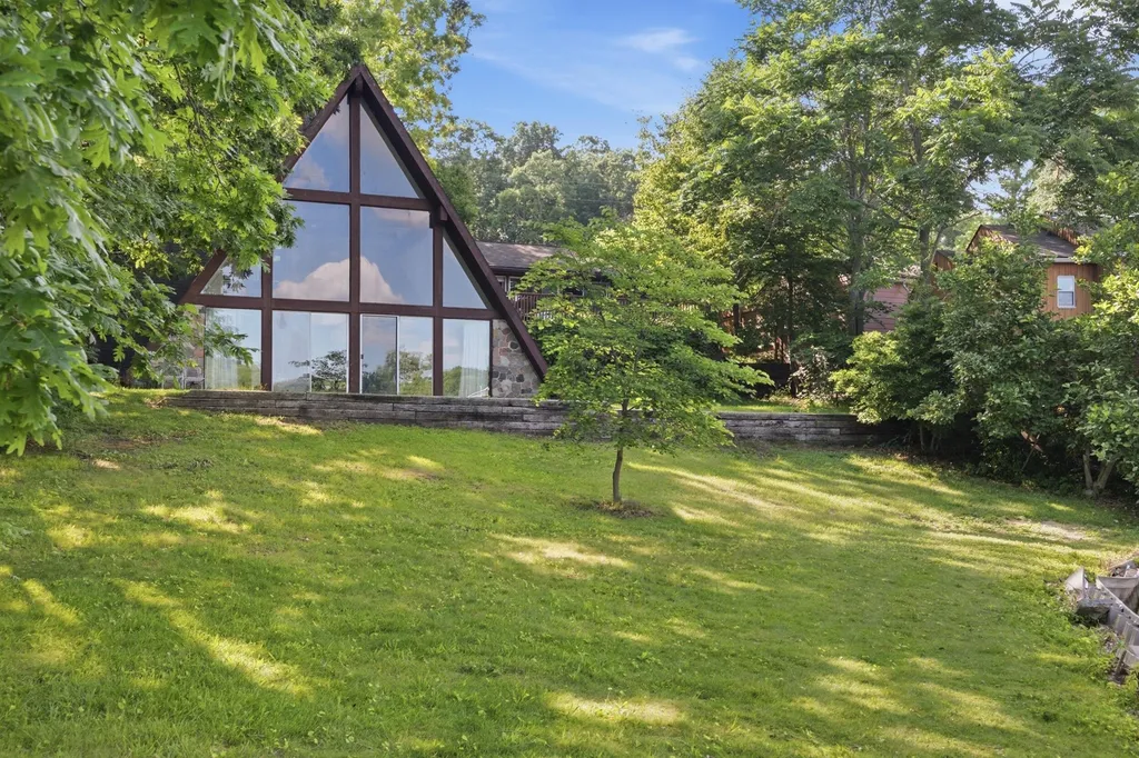 11881 Westshore Drive Putnam Township MI 48169