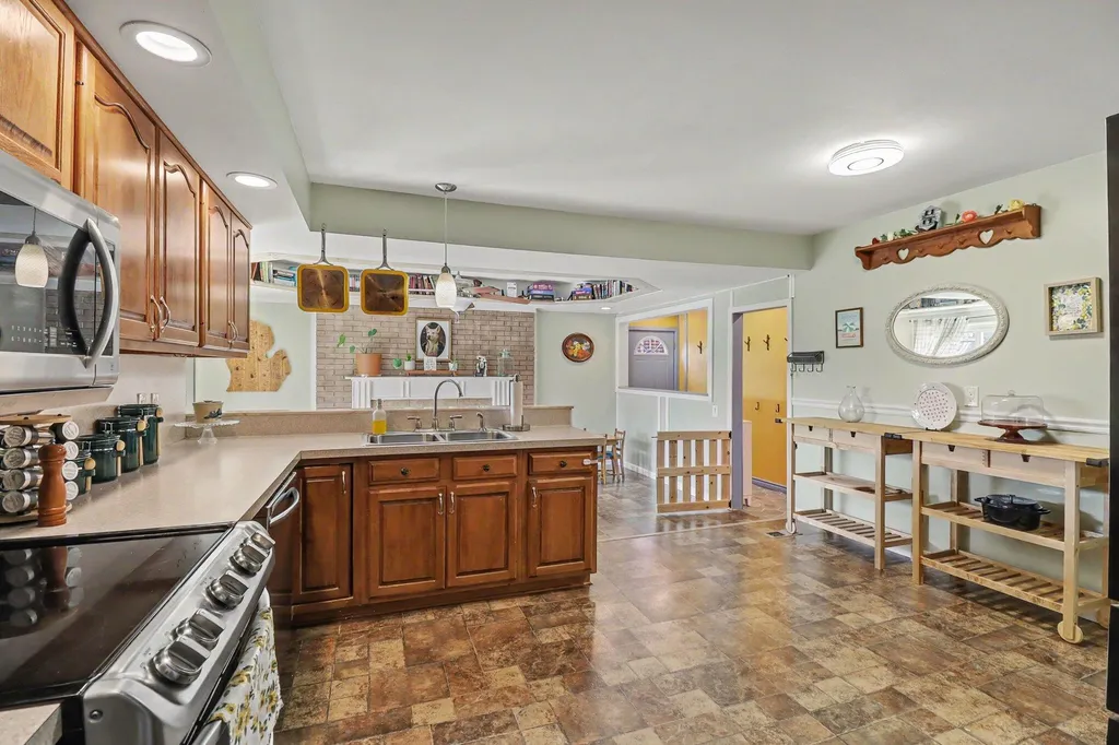 32506 Shawn Drive Warren City MI 48088