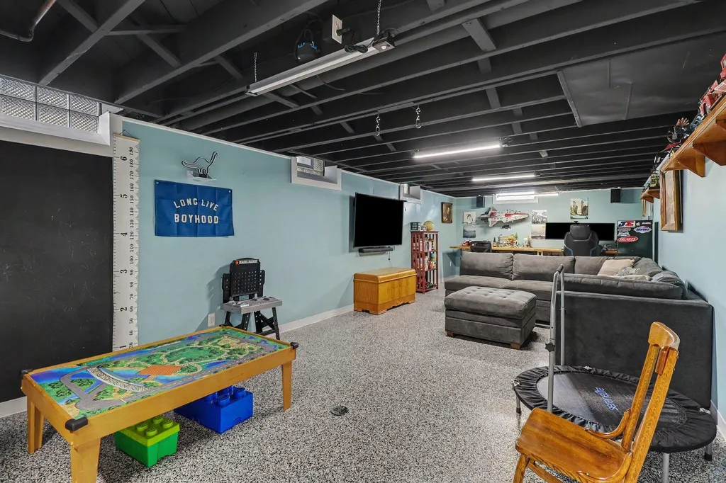 32506 Shawn Drive Warren City MI 48088