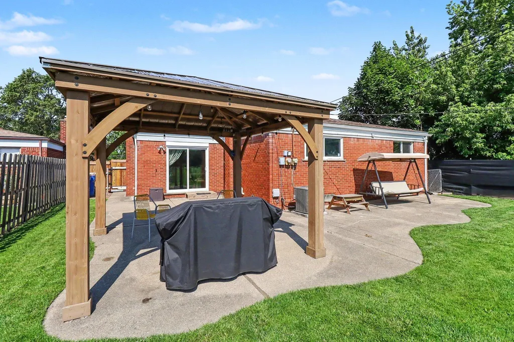 32506 Shawn Drive Warren City MI 48088