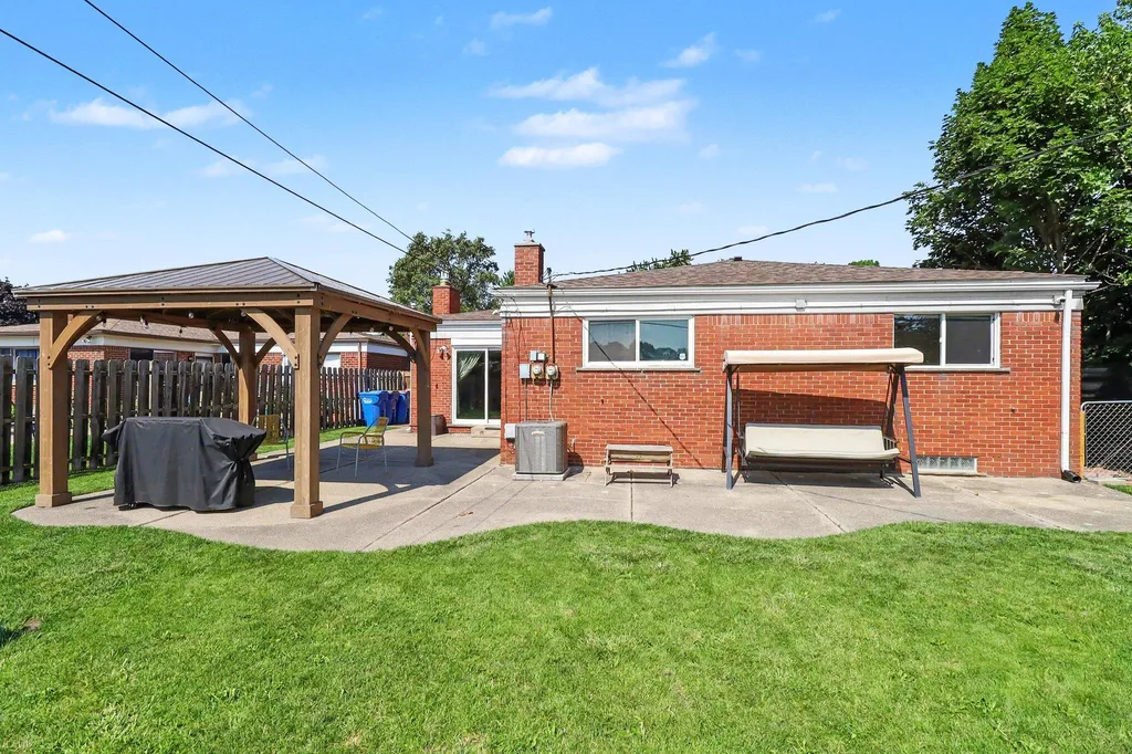 32506 Shawn Drive Warren City MI 48088