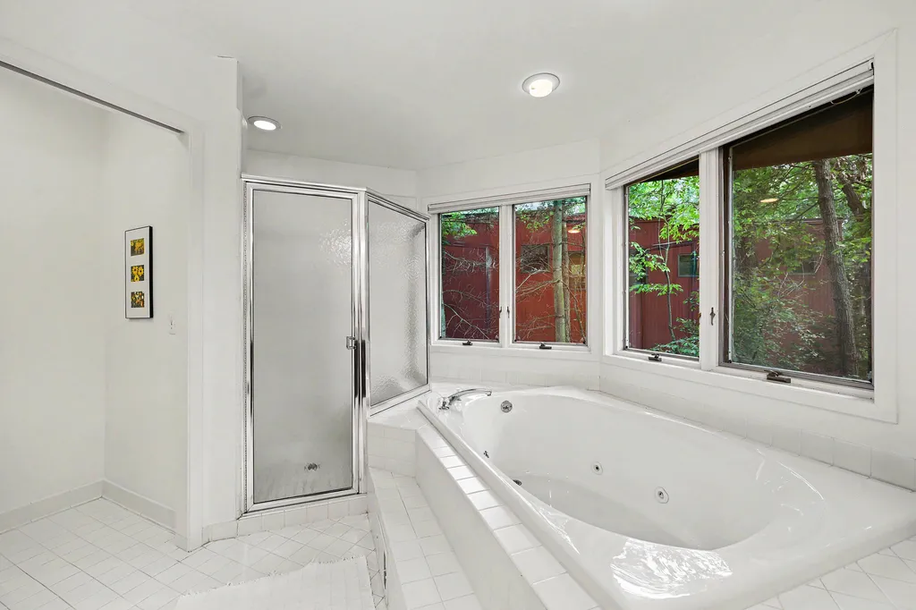 685 Green Road Ann Arbor City MI 48105