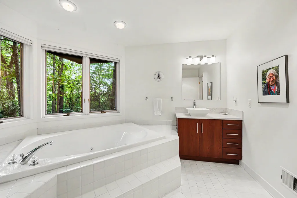 685 Green Road Ann Arbor City MI 48105