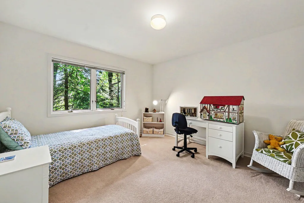 685 Green Road Ann Arbor City MI 48105
