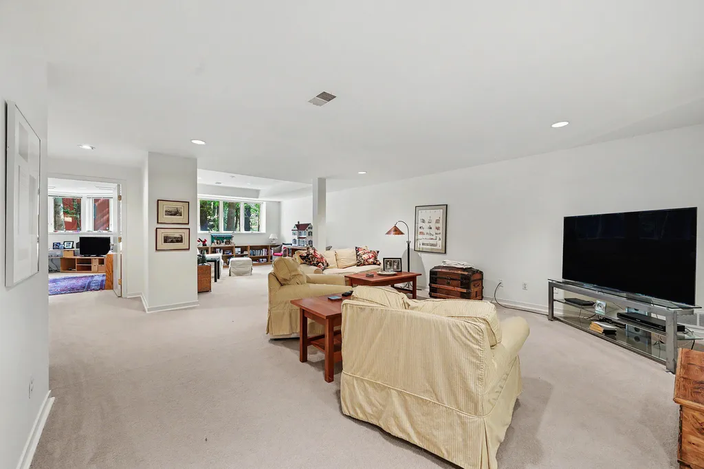 685 Green Road Ann Arbor City MI 48105