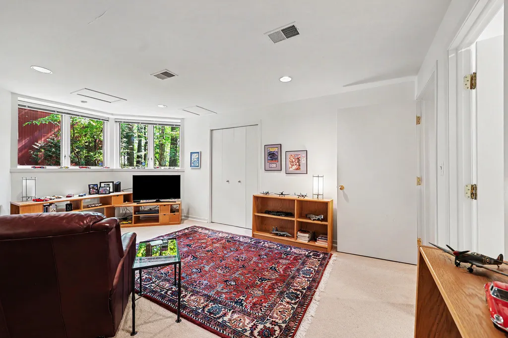 685 Green Road Ann Arbor City MI 48105