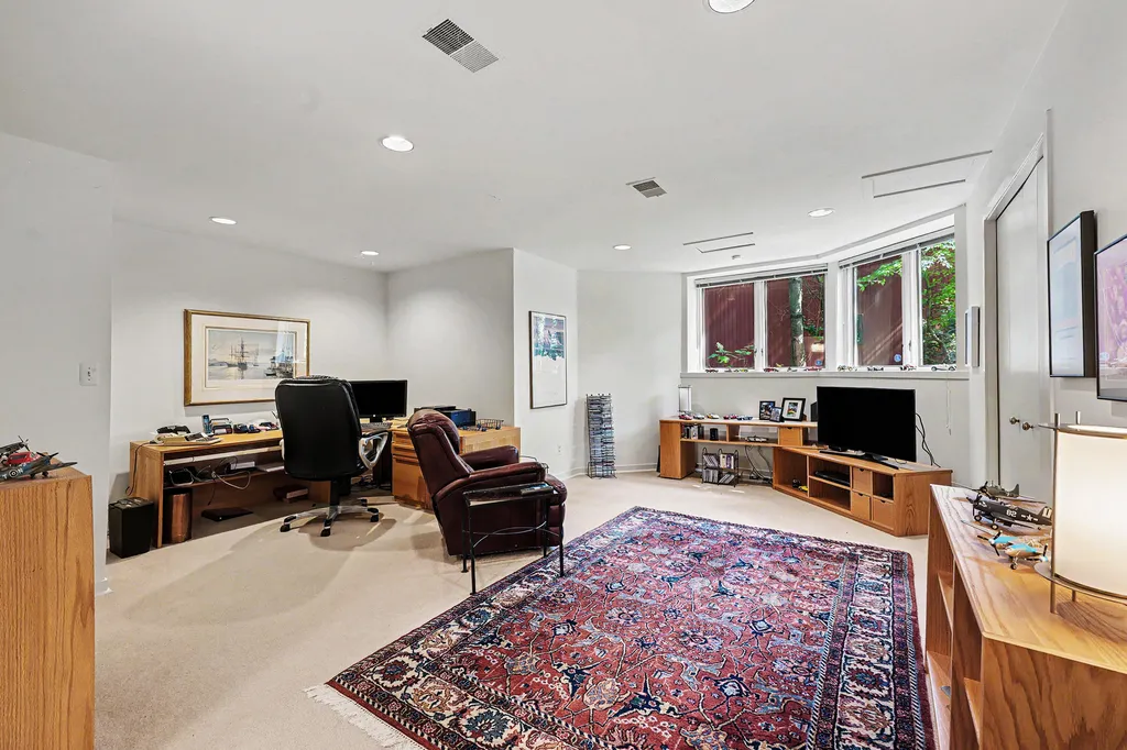 685 Green Road Ann Arbor City MI 48105