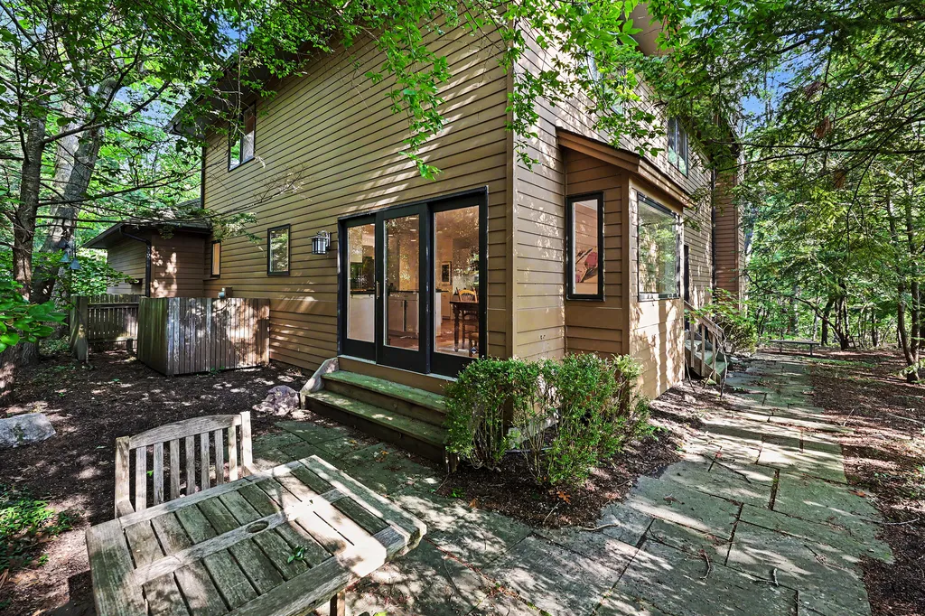 685 Green Road Ann Arbor City MI 48105