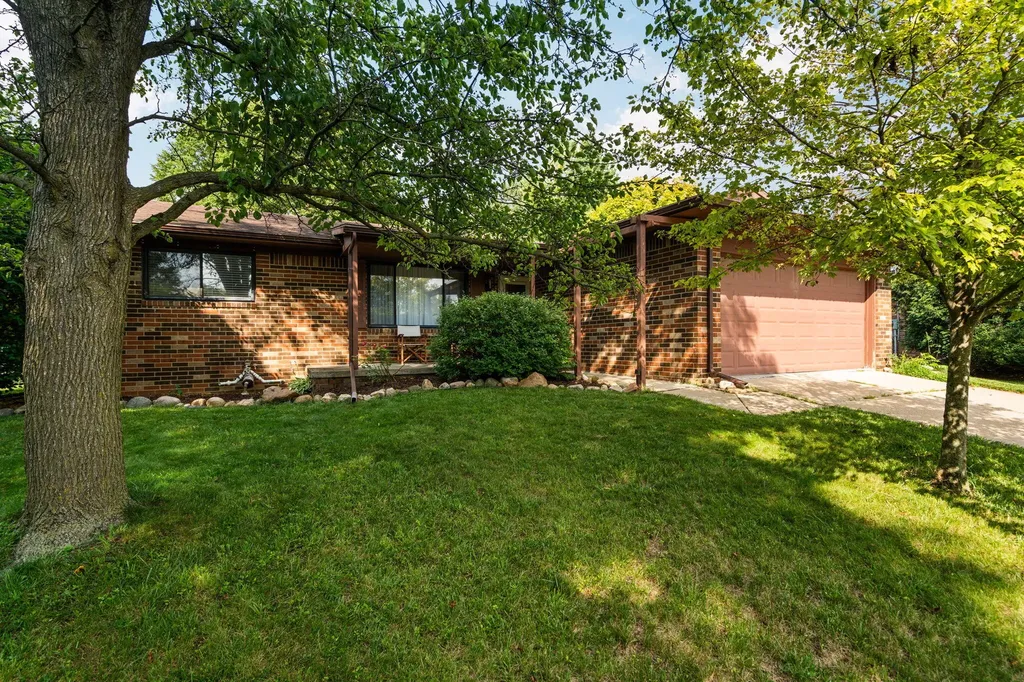 419 Glenbrook Court Saline City MI 48176
