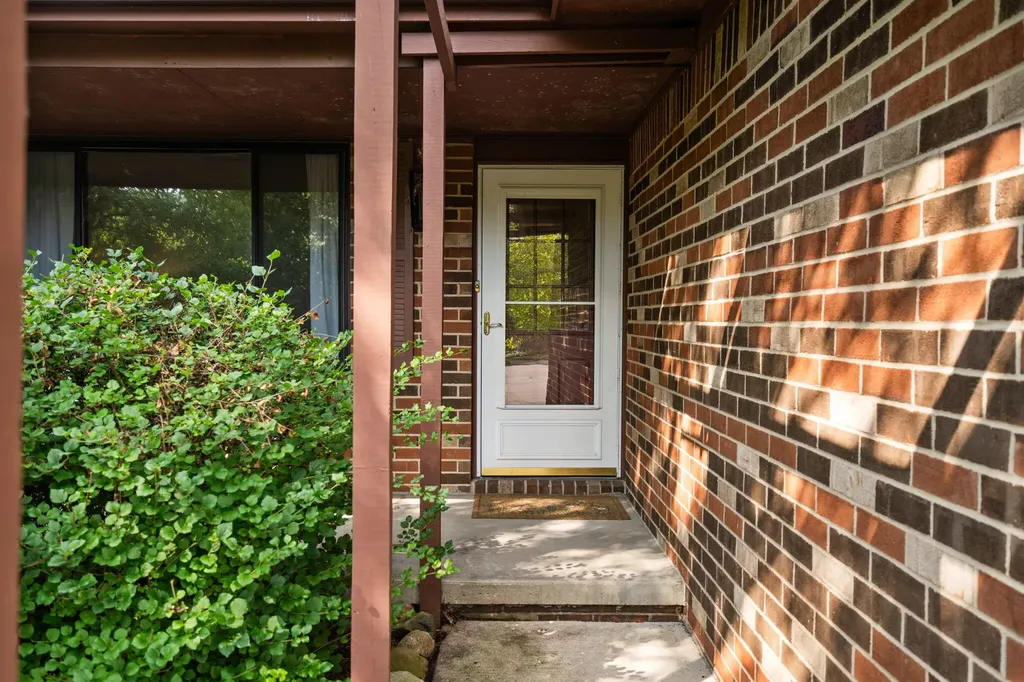 419 Glenbrook Court Saline City MI 48176