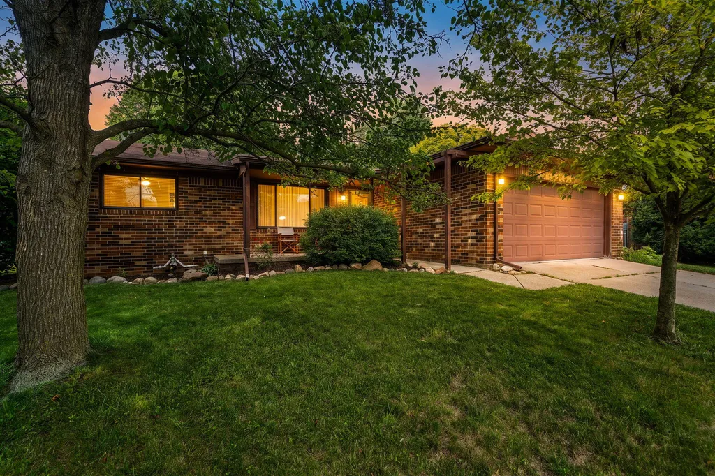 419 Glenbrook Court Saline City MI 48176