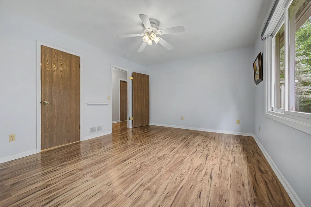 32887 Chapman Circle Westland City MI 48185