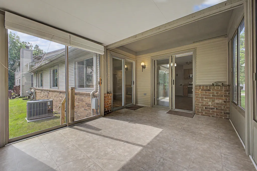 32887 Chapman Circle Westland City MI 48185