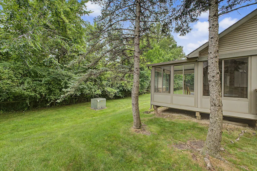 32887 Chapman Circle Westland City MI 48185
