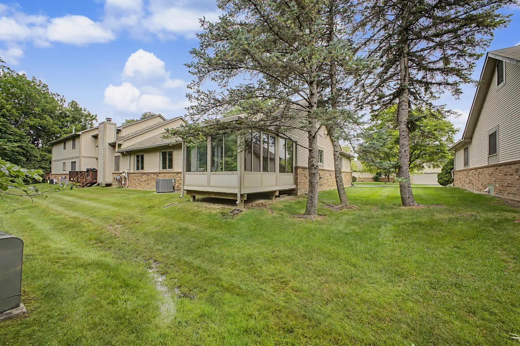 32887 Chapman Circle Westland City MI 48185