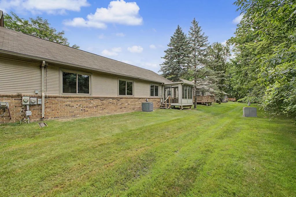 32887 Chapman Circle Westland City MI 48185