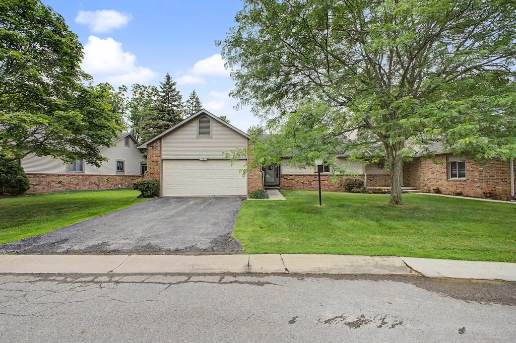32887 Chapman Circle Westland City MI 48185