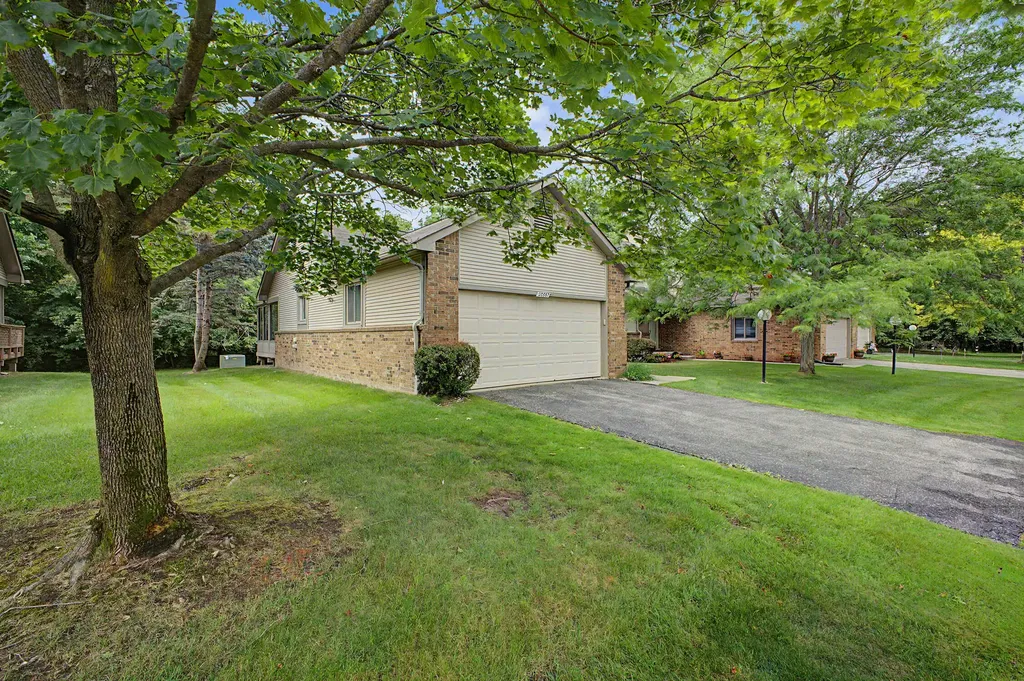 32887 Chapman Circle Westland City MI 48185