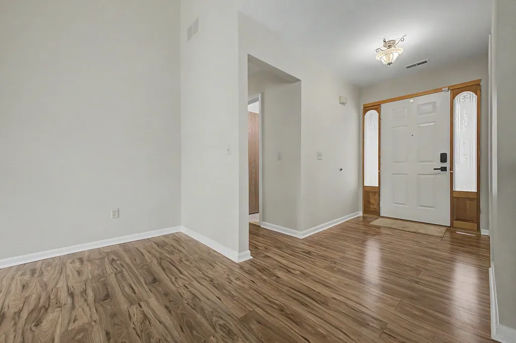 32887 Chapman Circle Westland City MI 48185