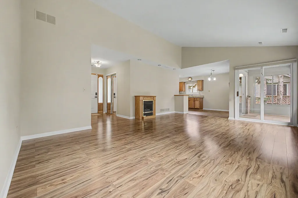 32887 Chapman Circle Westland City MI 48185