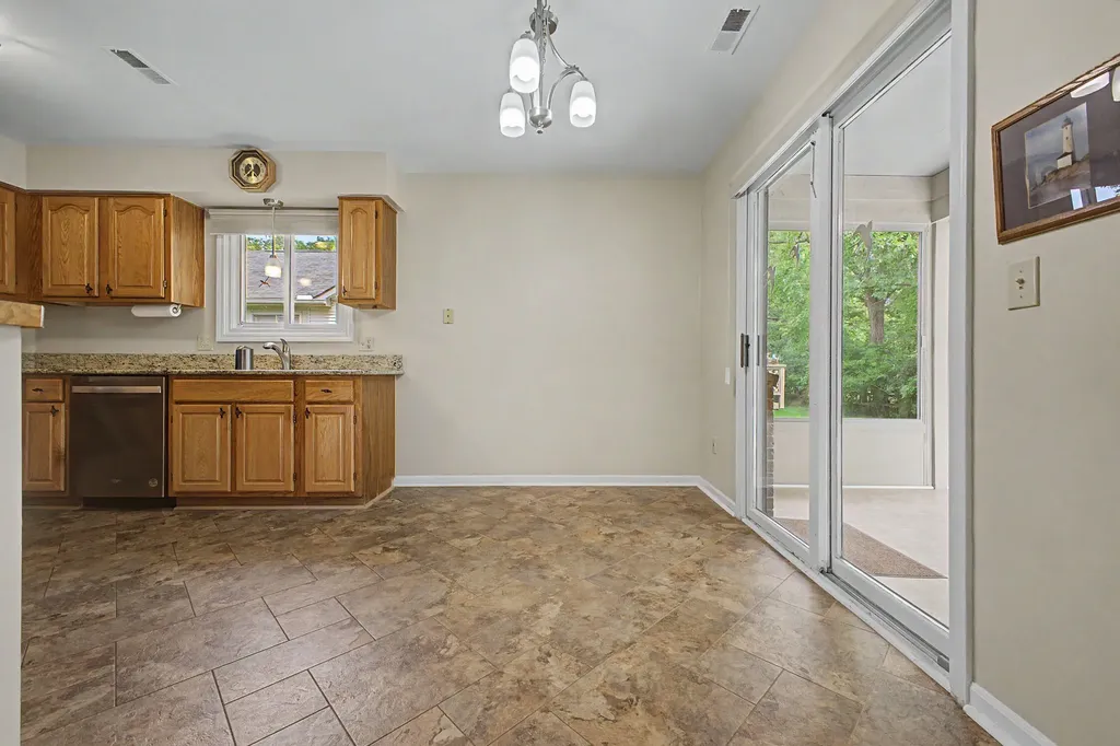 32887 Chapman Circle Westland City MI 48185