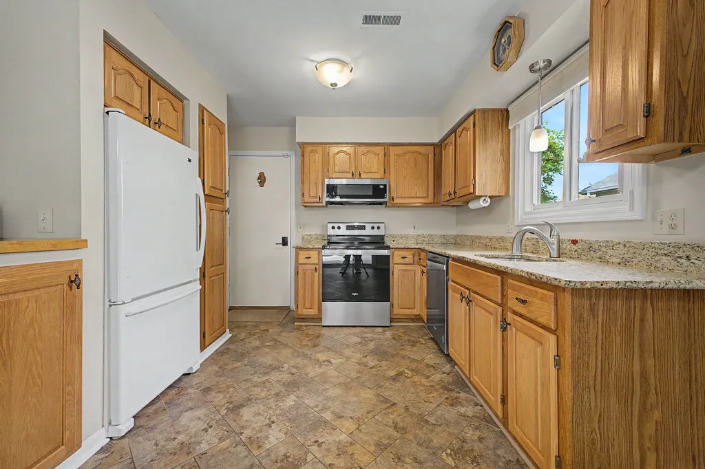 32887 Chapman Circle Westland City MI 48185
