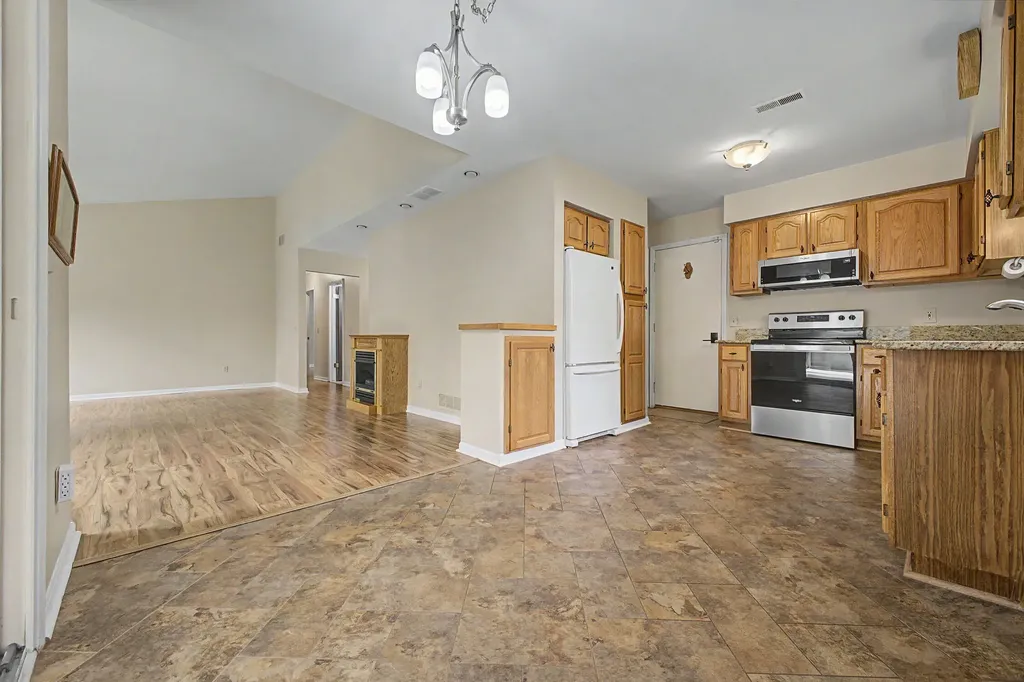 32887 Chapman Circle Westland City MI 48185