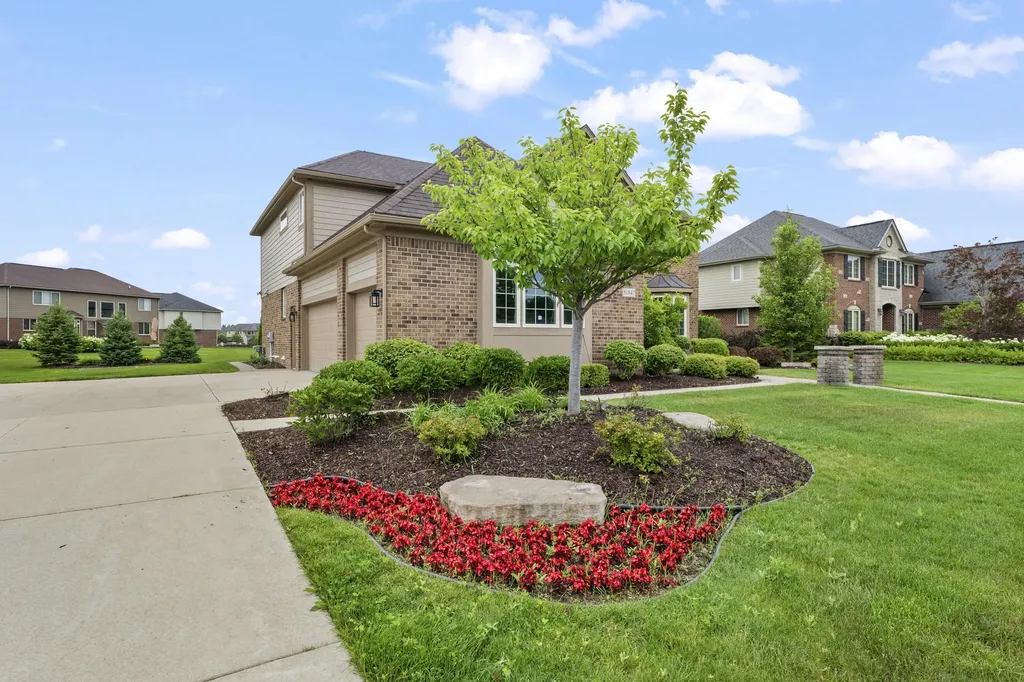 51847 Pierce Drive Lyon Charter Township MI 48167