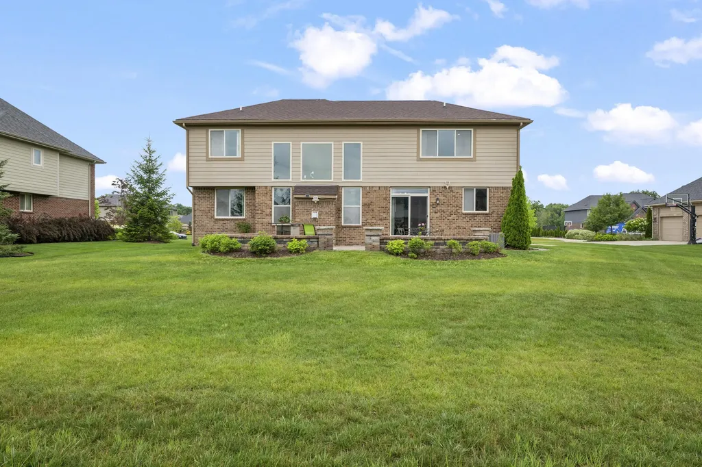 51847 Pierce Drive Lyon Charter Township MI 48167