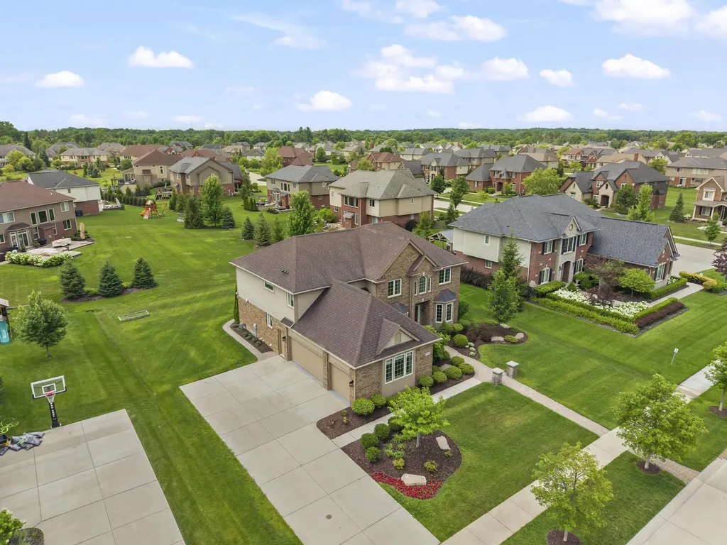 51847 Pierce Drive Lyon Charter Township MI 48167