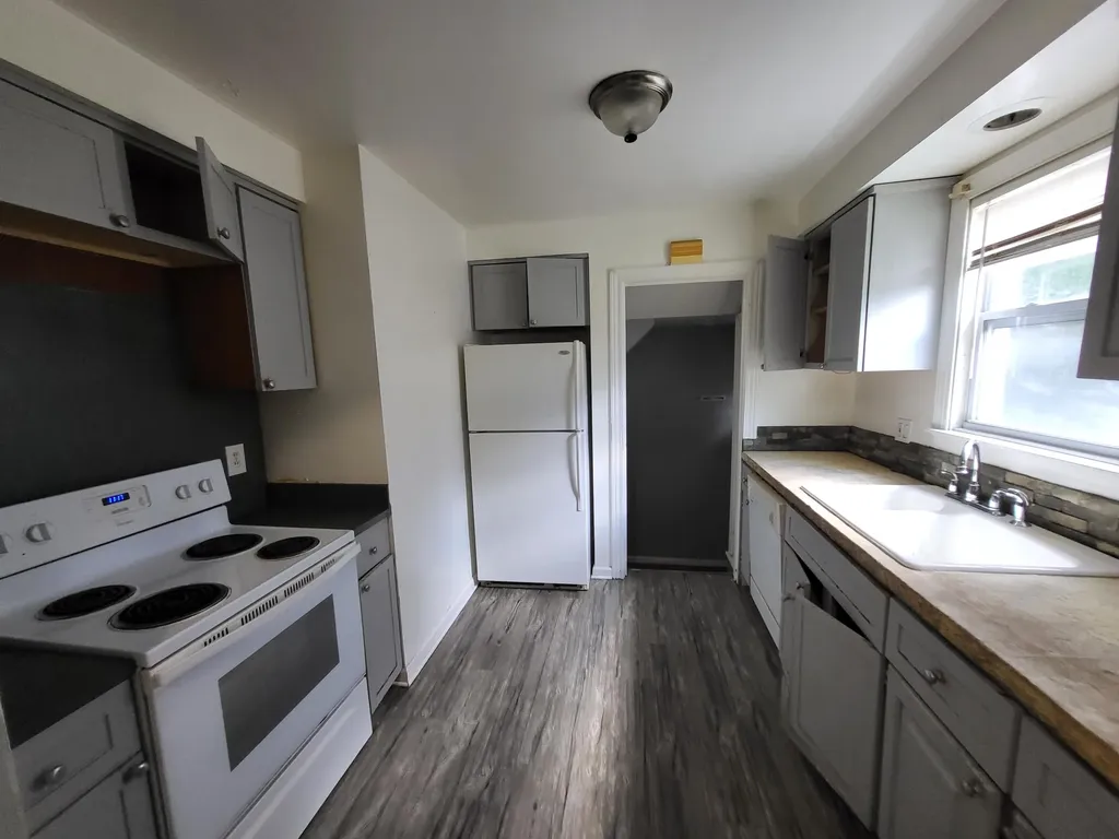 20237 Kingsville Street Harper Woods City MI 48225