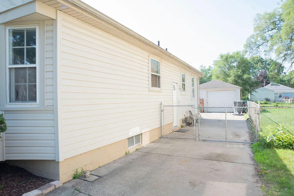 24737 Union Street Dearborn City MI 48124