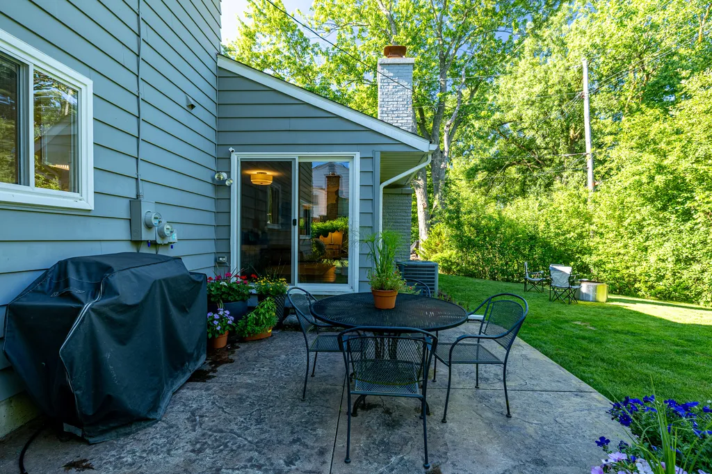 1542 Dicken Drive Ann Arbor City MI 48103