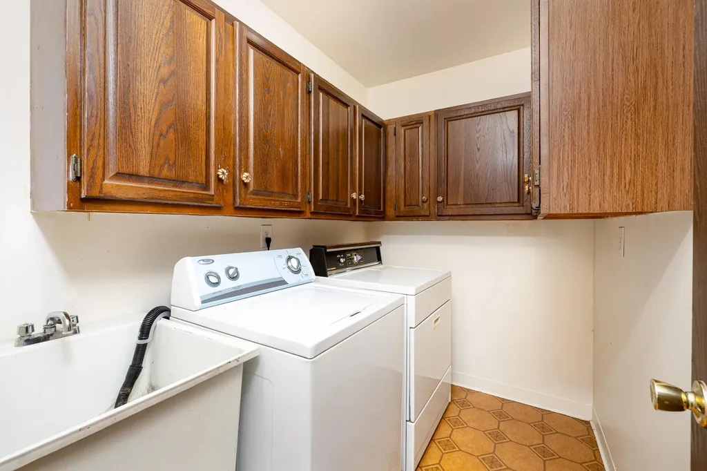 45692 Holmes Drive Canton Charter Township MI 48187