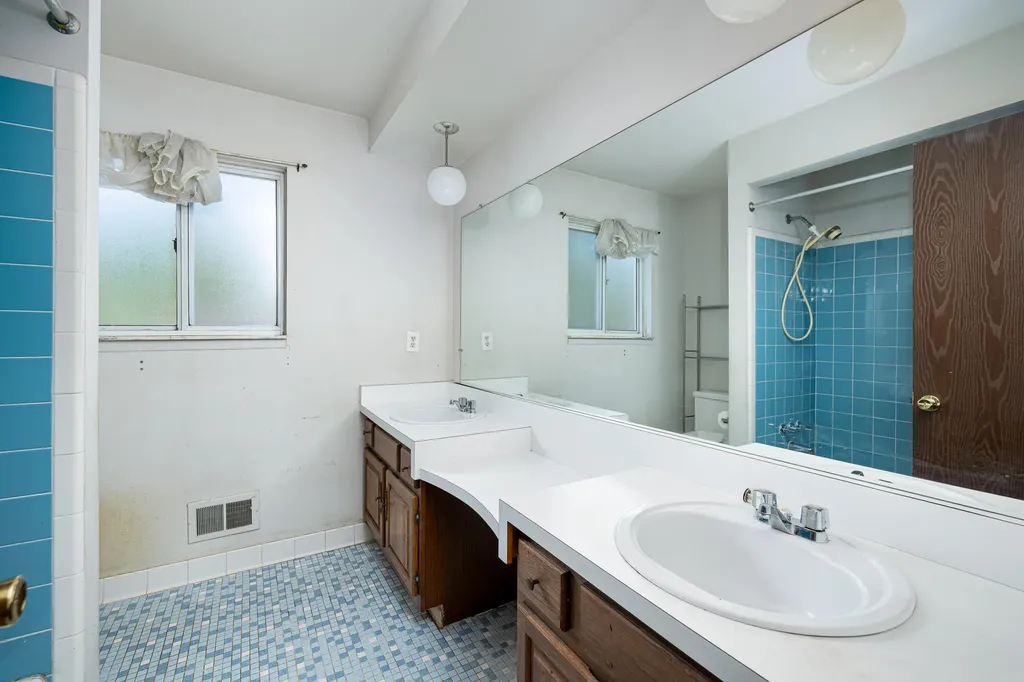 45692 Holmes Drive Canton Charter Township MI 48187