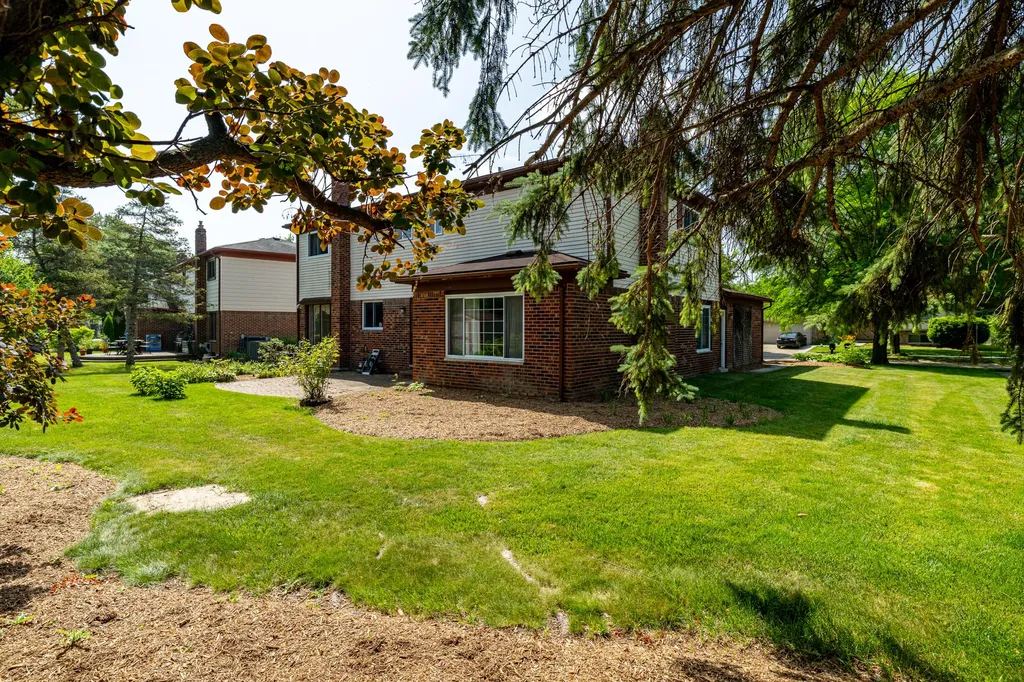 45692 Holmes Drive Canton Charter Township MI 48187