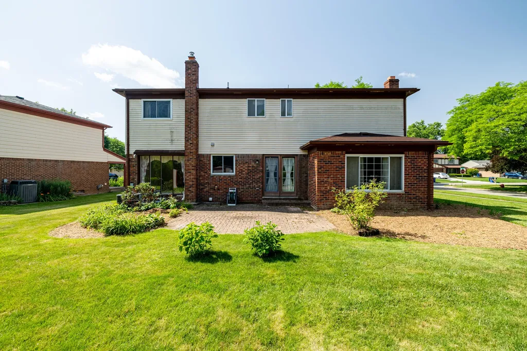 45692 Holmes Drive Canton Charter Township MI 48187