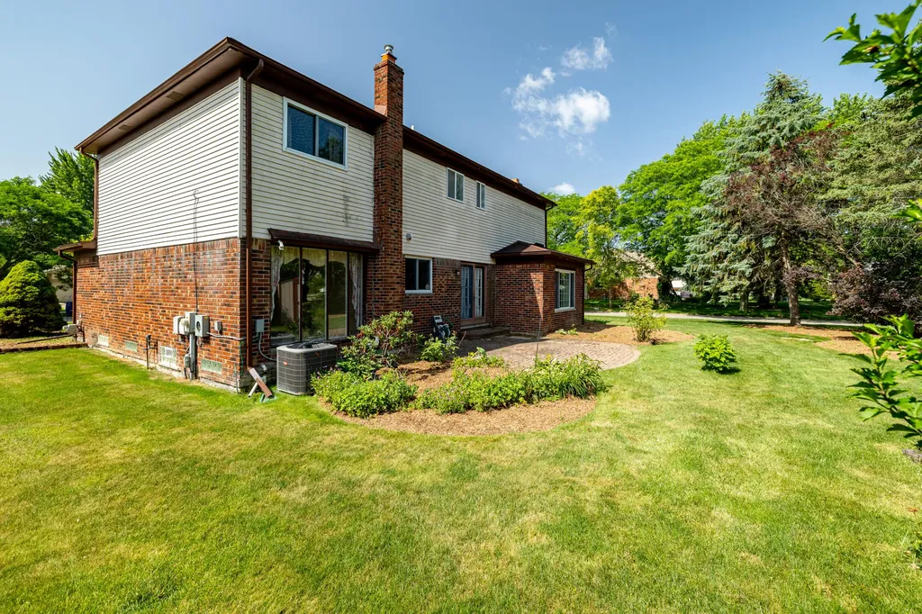 45692 Holmes Drive Canton Charter Township MI 48187