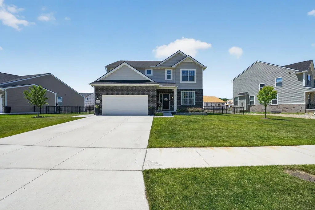 51681 Maple Leaf Drive Unknown City MI 48042
